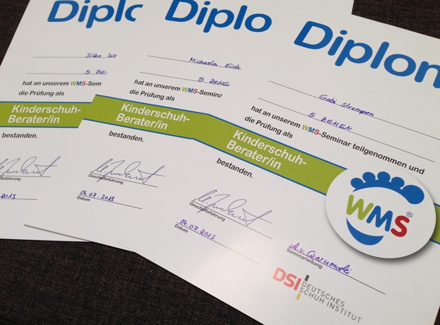 WMS Diplome der 5-Zehen Mitarbeiter*innen